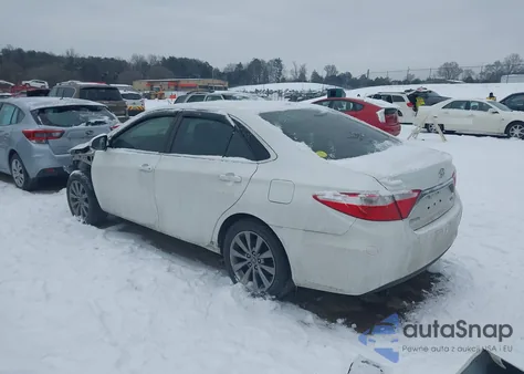 2015 Toyota Camry Xle z USA, uszkodzony, nr VIN 4T1BF1FK1FU931822